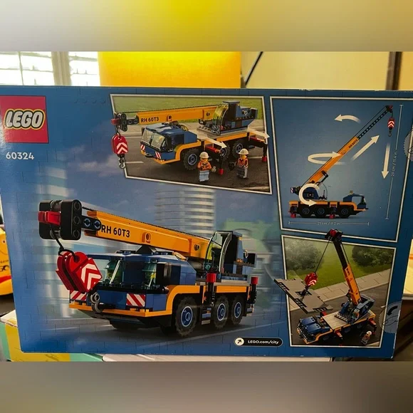LEGO CITY MOBILE CRANE CONSTRUCTION SET. #60324  340 PCS  BRAND NEW BOX UNOPENED - Picture 4 of 7